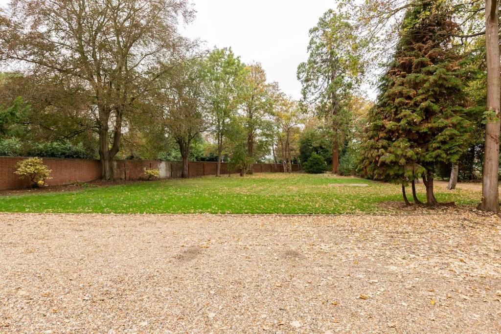 Dorney Windsor Legoland 5 Star Stay For Upto 14 Guests Экстерьер фото
